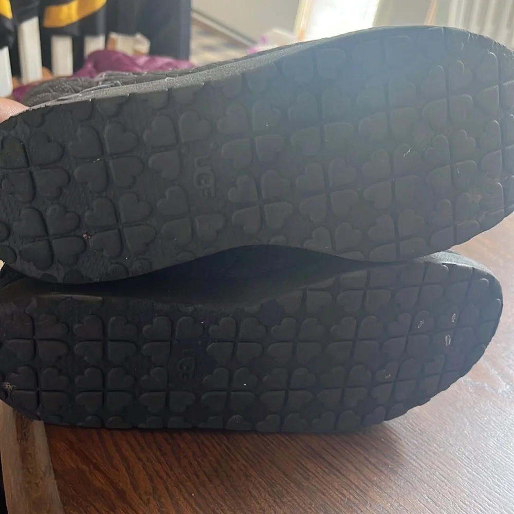 UGG Kids Puffy Quilted Houndstooth Black Girls Boots size 5